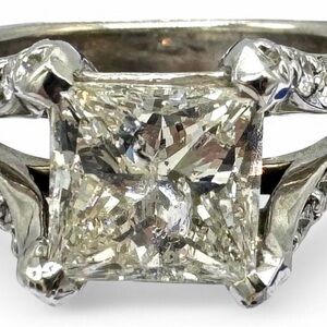 Elegant 14k gold & 2.3-2.6 ct natural princess diamond.